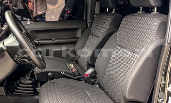 Acheter Occasion Voiture Suzuki Jimny Noir à Domoni, Anjouan Acheter Occasion Voiture Suzuki Jimny Noir à Domoni, Anjouan