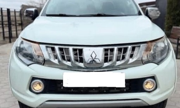 Acheter Occasion Voiture Mitsubishi L200 Blanc à Domoni, Anjouan