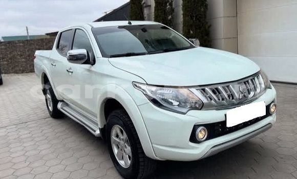 Acheter Occasion Voiture Mitsubishi L200 Blanc à Domoni, Anjouan Acheter Occasion Voiture Mitsubishi L200 Blanc à Domoni, Anjouan