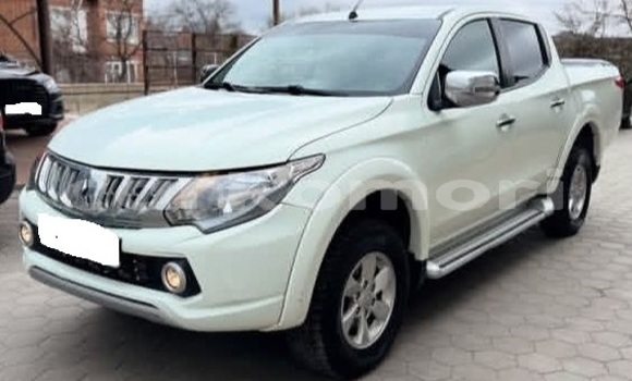Acheter Occasion Voiture Mitsubishi L200 Blanc à Domoni, Anjouan Acheter Occasion Voiture Mitsubishi L200 Blanc à Domoni, Anjouan