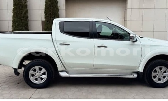 Acheter Occasion Voiture Mitsubishi L200 Blanc à Domoni, Anjouan Acheter Occasion Voiture Mitsubishi L200 Blanc à Domoni, Anjouan