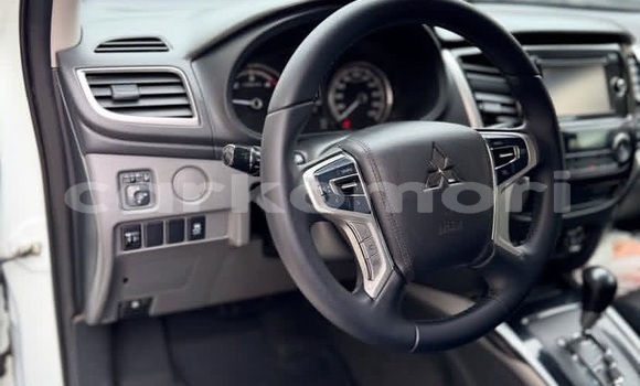 Acheter Occasion Voiture Mitsubishi L200 Blanc à Domoni, Anjouan Acheter Occasion Voiture Mitsubishi L200 Blanc à Domoni, Anjouan
