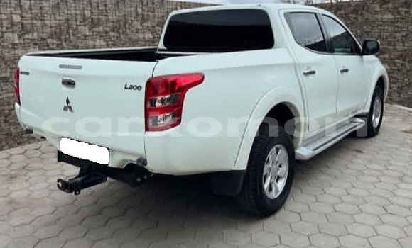 Acheter Occasion Voiture Mitsubishi L200 Blanc à Domoni, Anjouan Acheter Occasion Voiture Mitsubishi L200 Blanc à Domoni, Anjouan