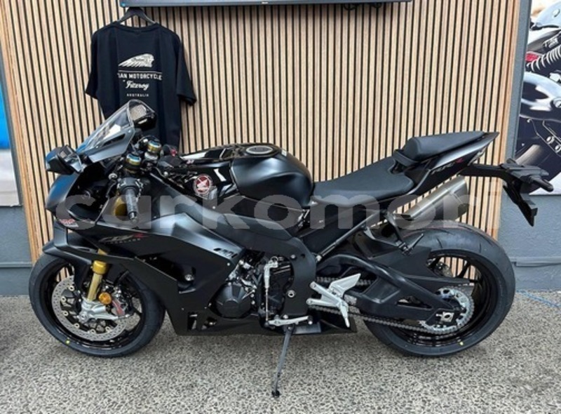 Big with watermark yamaha tmax moheli fomboni 4043