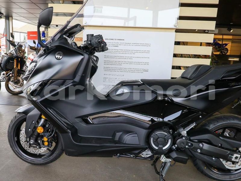 Big with watermark yamaha tmax moheli fomboni 4043