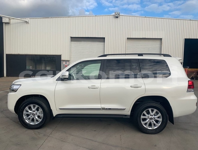 Big with watermark toyota land cruiser anjouan domoni 4048