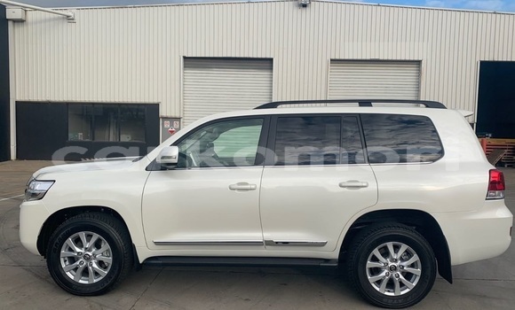 Buy Used Toyota Land Cruiser White Car in Domoni in Anjouan Buy Used Toyota Land Cruiser White Car in Domoni in Anjouan