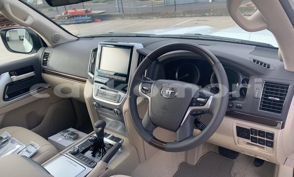 Buy Used Toyota Land Cruiser White Car in Domoni in Anjouan Buy Used Toyota Land Cruiser White Car in Domoni in Anjouan