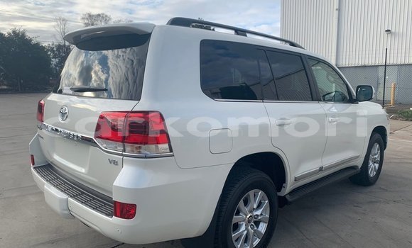 Buy Used Toyota Land Cruiser White Car in Domoni in Anjouan Buy Used Toyota Land Cruiser White Car in Domoni in Anjouan