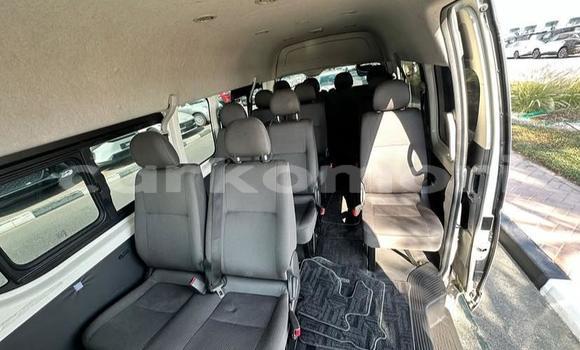 Acheter Occasion Voiture Toyota Hiace Blanc à Moroni, Grande Comore Acheter Occasion Voiture Toyota Hiace Blanc à Moroni, Grande Comore