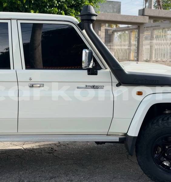 Big with watermark toyota land cruiser anjouan domoni 4051