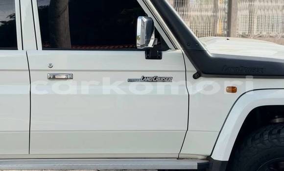 Acheter Occasion Voiture Toyota Land Cruiser Blanc à Domoni, Anjouan Acheter Occasion Voiture Toyota Land Cruiser Blanc à Domoni, Anjouan