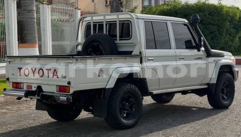 Big with watermark toyota land cruiser anjouan domoni 4051