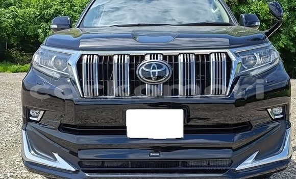 Acheter Occasion Voiture Toyota Land Cruiser Prado Blanc à Domoni, Anjouan