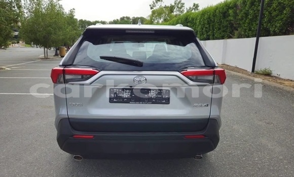 Acheter Occasion Voiture Toyota RAV4 Gris à Import - Dubai, Grande Comore Acheter Occasion Voiture Toyota RAV4 Gris à Import - Dubai, Grande Comore
