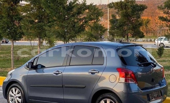 Acheter Occasion Voiture Toyota Yaris Bleu à Import - Dubai, Grande Comore