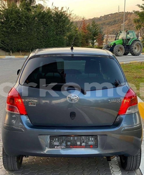 Big with watermark toyota yaris grande comore import dubai 4061
