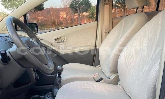 Acheter Occasion Voiture Toyota Yaris Bleu à Import - Dubai, Grande Comore Acheter Occasion Voiture Toyota Yaris Bleu à Import - Dubai, Grande Comore