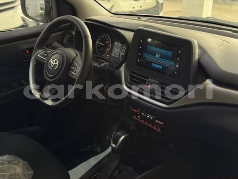 Big with watermark toyota starlet grande comore import dubai 4065