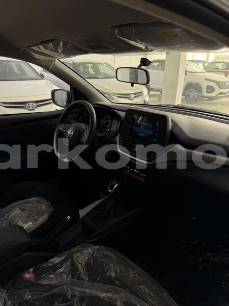 Big with watermark toyota starlet grande comore import dubai 4065