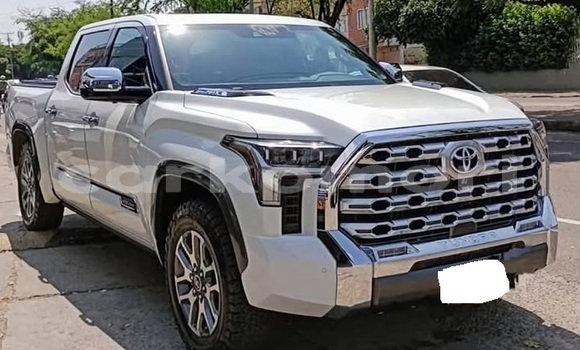 Acheter Occasion Voiture Toyota Tundra Blanc à Domoni, Anjouan
