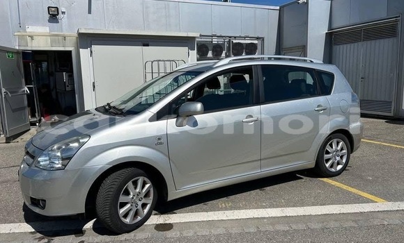 Acheter Occasion Voiture Toyota Verso Gris à Import - Dubai, Grande Comore Acheter Occasion Voiture Toyota Verso Gris à Import - Dubai, Grande Comore