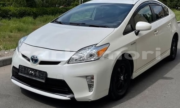 Acheter Occasion Voiture Toyota Prius Blanc à Domoni, Anjouan Acheter Occasion Voiture Toyota Prius Blanc à Domoni, Anjouan