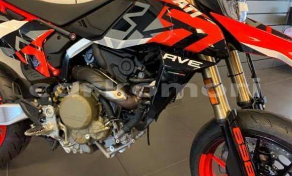 Acheter Neuf Moto Ducati ST Rouge à Mutsamudu, Anjouan Acheter Neuf Moto Ducati ST Rouge à Mutsamudu, Anjouan
