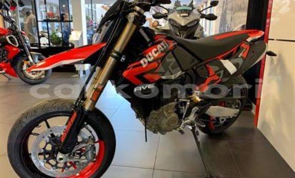 Acheter Neuf Moto Ducati ST Rouge à Mutsamudu, Anjouan Acheter Neuf Moto Ducati ST Rouge à Mutsamudu, Anjouan
