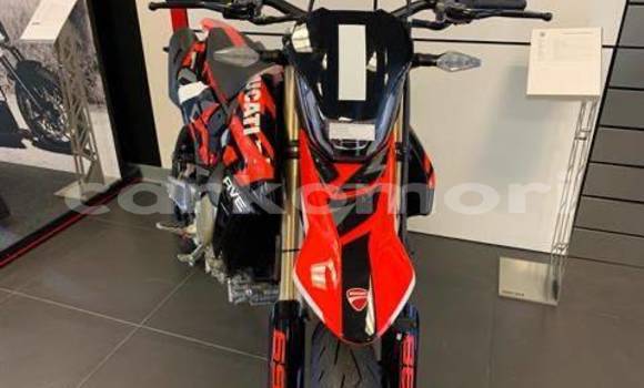 Acheter Neuf Moto Ducati ST Rouge à Mutsamudu, Anjouan Acheter Neuf Moto Ducati ST Rouge à Mutsamudu, Anjouan