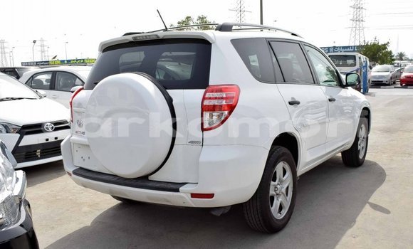 Acheter Import Voiture Toyota 4Runner Blanc à Import - Dubai, Grande Comore Acheter Import Voiture Toyota 4Runner Blanc à Import - Dubai, Grande Comore