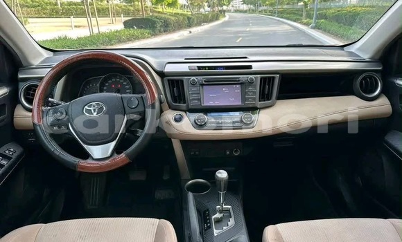 Acheter Occasion Voiture Toyota RAV4 Rouge à Import - Dubai, Grande Comore Acheter Occasion Voiture Toyota RAV4 Rouge à Import - Dubai, Grande Comore