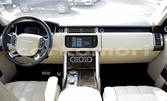 Acheter Import Voiture Land Rover Range Rover Blanc à Import - Dubai, Grande Comore Acheter Import Voiture Land Rover Range Rover Blanc à Import - Dubai, Grande Comore