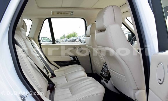 Acheter Import Voiture Land Rover Range Rover Blanc à Import - Dubai, Grande Comore Acheter Import Voiture Land Rover Range Rover Blanc à Import - Dubai, Grande Comore