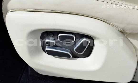 Acheter Import Voiture Land Rover Range Rover Blanc à Import - Dubai, Grande Comore Acheter Import Voiture Land Rover Range Rover Blanc à Import - Dubai, Grande Comore