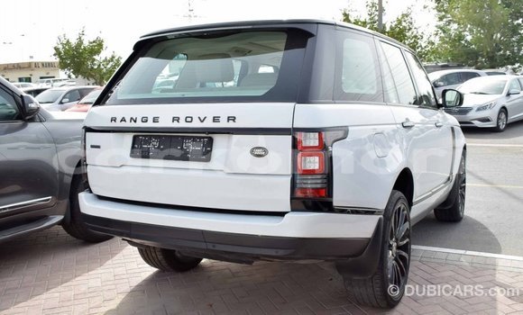 Acheter Import Voiture Land Rover Range Rover Blanc à Import - Dubai, Grande Comore Acheter Import Voiture Land Rover Range Rover Blanc à Import - Dubai, Grande Comore