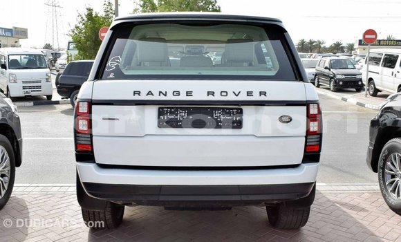 Acheter Import Voiture Land Rover Range Rover Blanc à Import - Dubai, Grande Comore Acheter Import Voiture Land Rover Range Rover Blanc à Import - Dubai, Grande Comore