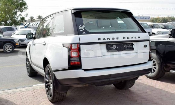 Acheter Import Voiture Land Rover Range Rover Blanc à Import - Dubai, Grande Comore Acheter Import Voiture Land Rover Range Rover Blanc à Import - Dubai, Grande Comore
