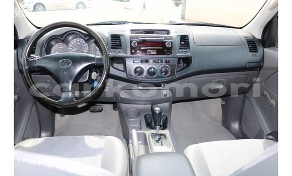 Acheter Import Voiture Toyota Hilux Blanc à Import - Dubai, Grande Comore