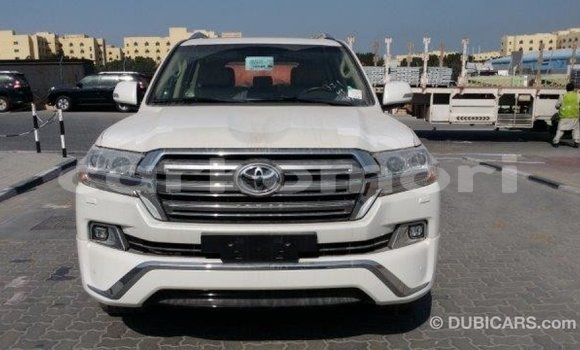 Buy Import Toyota Land Cruiser White Car in Import - Dubai in Great Comore Buy Import Toyota Land Cruiser White Car in Import - Dubai in Great Comore