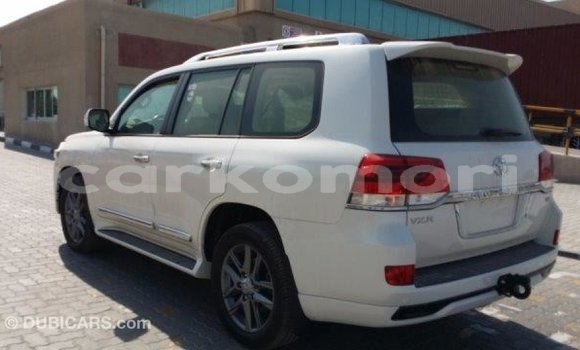 Buy Import Toyota Land Cruiser White Car in Import - Dubai in Great Comore Buy Import Toyota Land Cruiser White Car in Import - Dubai in Great Comore