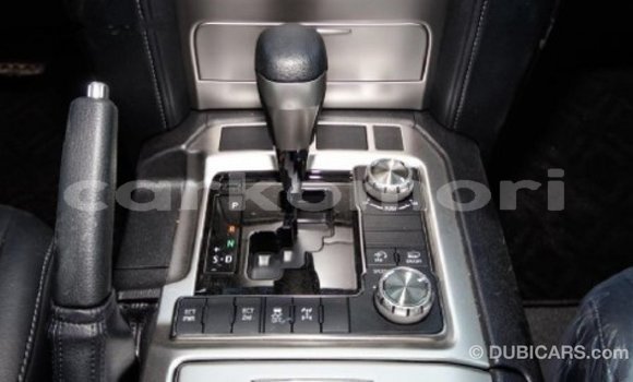 Buy Import Toyota Land Cruiser White Car in Import - Dubai in Great Comore Buy Import Toyota Land Cruiser White Car in Import - Dubai in Great Comore