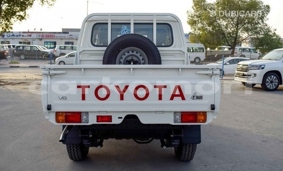 Buy Import Toyota Pickup White Car in Import - Dubai in Great Comore Buy Import Toyota Pickup White Car in Import - Dubai in Great Comore