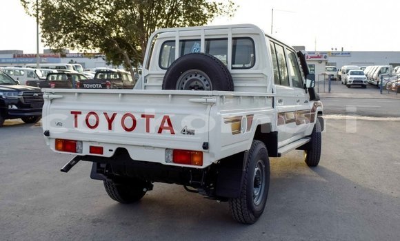 Buy Import Toyota Pickup White Car in Import - Dubai in Great Comore Buy Import Toyota Pickup White Car in Import - Dubai in Great Comore