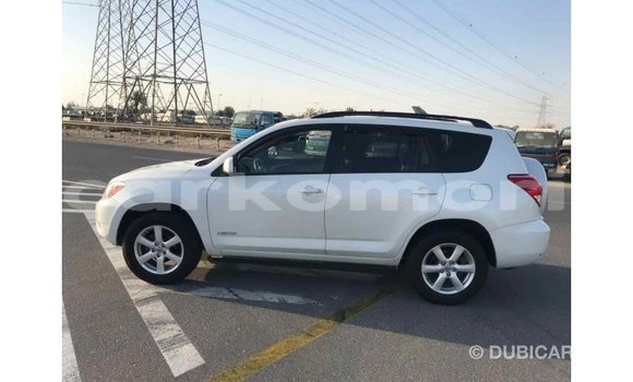 Acheter Import Voiture Toyota 4Runner Blanc à Import - Dubai, Grande Comore Acheter Import Voiture Toyota 4Runner Blanc à Import - Dubai, Grande Comore