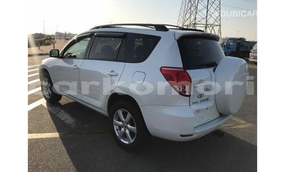 Acheter Import Voiture Toyota 4Runner Blanc à Import - Dubai, Grande Comore Acheter Import Voiture Toyota 4Runner Blanc à Import - Dubai, Grande Comore