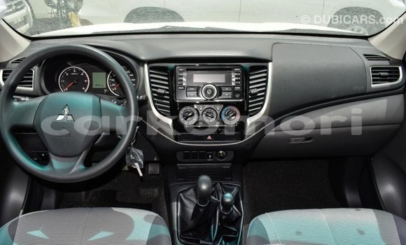 Acheter Import Voiture Mitsubishi L200 Autre à Import - Dubai, Grande Comore Acheter Import Voiture Mitsubishi L200 Autre à Import - Dubai, Grande Comore