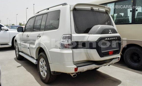 Acheter Import Voiture Mitsubishi Pajero Blanc à Import - Dubai, Grande Comore Acheter Import Voiture Mitsubishi Pajero Blanc à Import - Dubai, Grande Comore