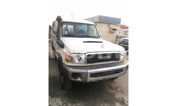 Buy Import Toyota Land Cruiser White Car in Import - Dubai in Great Comore Buy Import Toyota Land Cruiser White Car in Import - Dubai in Great Comore