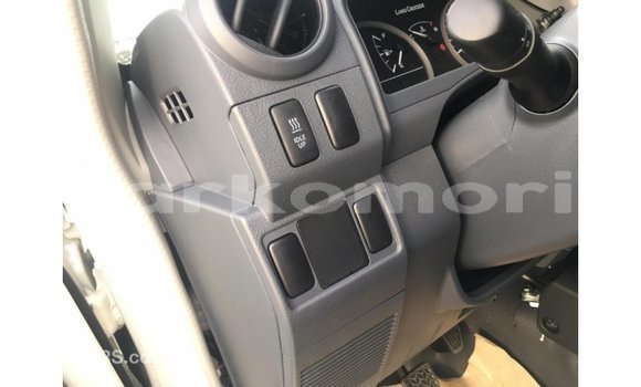 Buy Import Toyota Land Cruiser White Car in Import - Dubai in Great Comore Buy Import Toyota Land Cruiser White Car in Import - Dubai in Great Comore